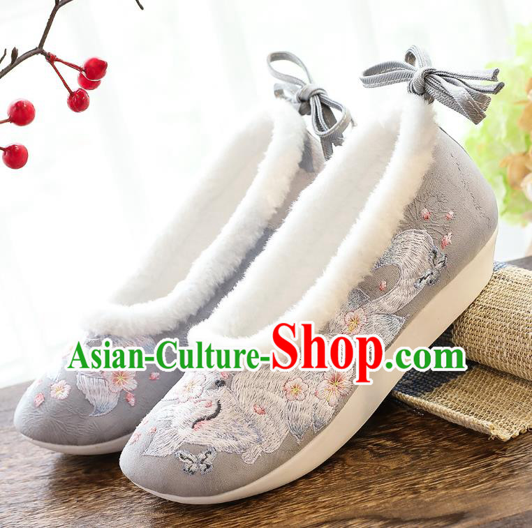 China Traditional Women Hanfu Shoes Winter Grey Cloth Shoes Classical Embroidered Fox Shoes