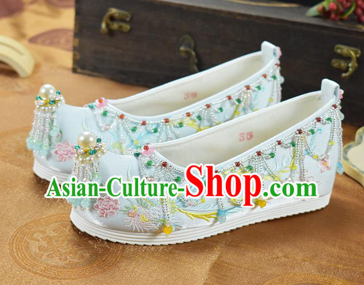 China Traditional Hanfu Shoes Wedding Shoes Women Shoes National Embroidered Light Blue Cloth Shoes