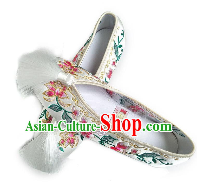 China Traditional Embroidered Flowers Shoes Classical Bride Shoes Wedding White Satin Shoes