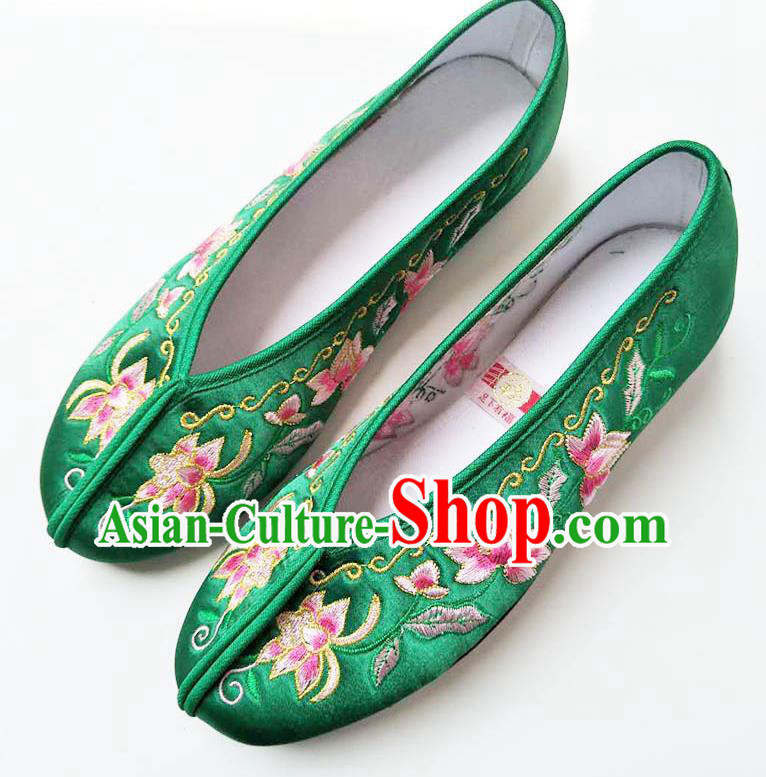 China Traditional Green Satin Shoes Embroidered Flowers Shoes Classical Wedding Xiu He Shoes