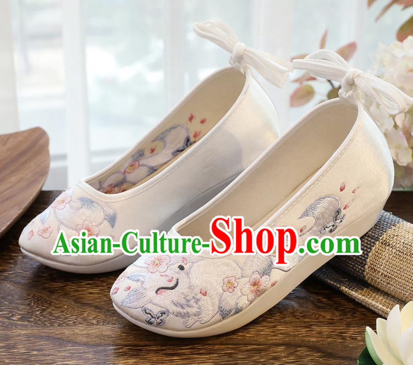 China Classical Embroidered Fox White Satin Shoes Traditional Hanfu Shoes Winter Women Shoes