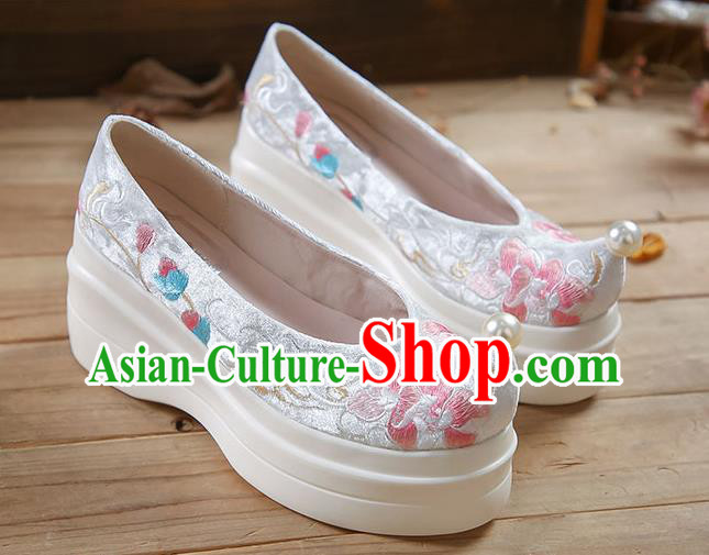 China Embroidered Peony Platform Shoes White Velvet Shoes Traditional Hanfu Pearl Shoes