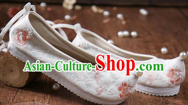China Traditional Ming Dynasty Shoes Embroidered Peony White Cloth Shoes Ancient Princess Hanfu Shoes