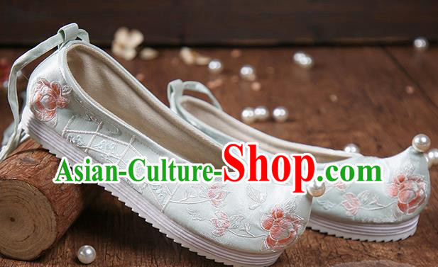 China Ancient Palace Lady Hanfu Shoes Traditional Ming Dynasty Shoes Embroidered Peony Light Green Cloth Shoes