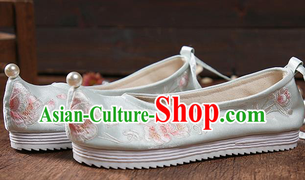 China Traditional Ming Dynasty Embroidered Peony Hanfu Shoes National Women Shoes Ancient Princess Light Green Cloth Shoes