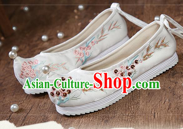 China Traditional Hanfu Shoes Embroidered Sequins Shoes Ancient Ming Dynasty Princess White Satin Shoes