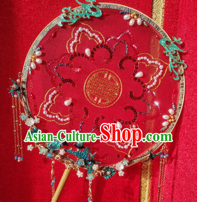 China Embroidered Circular Fan Traditional Wedding Red Silk Fan Handmade Bride Tassel Palace Fan
