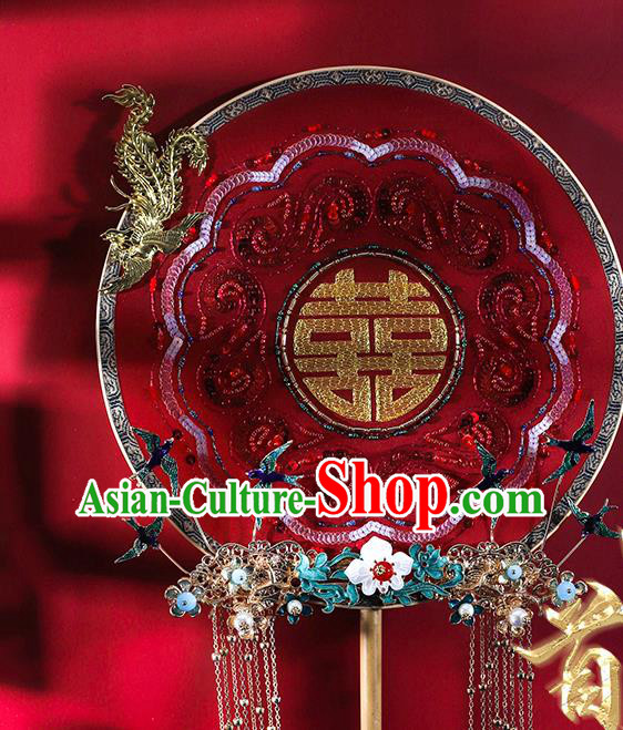 China Traditional Xiuhe Suit Silk Fan Handmade Wedding Bride Palace Fan Embroidered Red Sequins Circular Fan