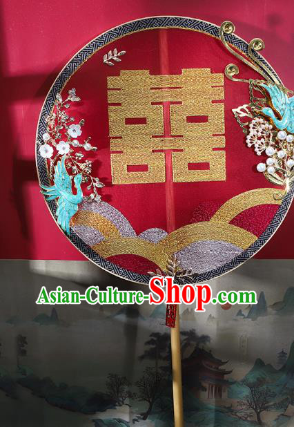 China Traditional Xiuhe Suit Red Silk Fan Embroidered Circular Fan Handmade Bride Palace Fan