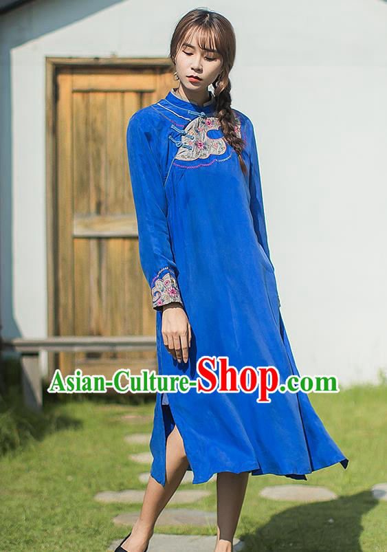 China Classical Embroidered Slant Opening Cheongsam Traditional Young Lady Royallbue Qipao Dress