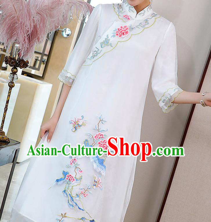 China Classical Embroidered Peony Cheongsam Traditional Young Woman Costume Tang Suit White Organdy Qipao Dress