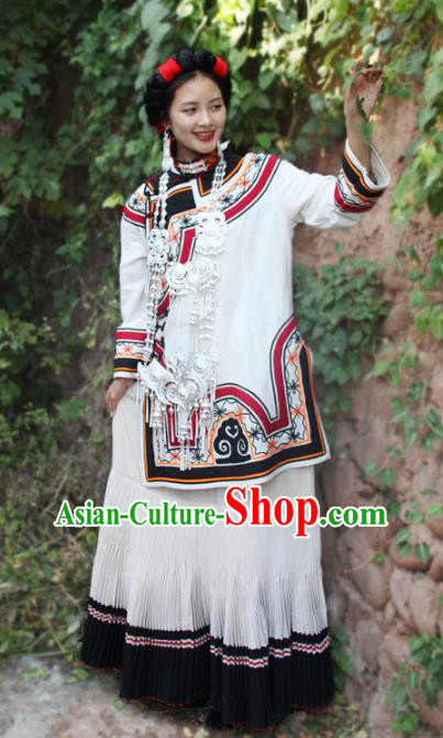 China Yi Nationality Wedding Bride White Outfits Clothing Traditional Liangshan Ethnic Folk Dance Costumes and Headpiece