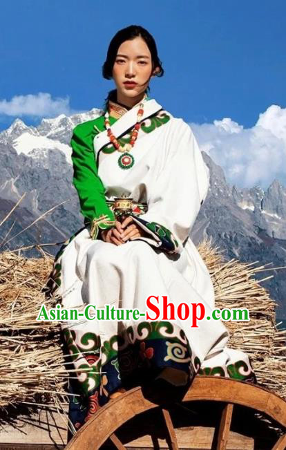 China Zang Nationality Bride White Robe Traditional Xizang Tibetan Minority Wedding Clothing