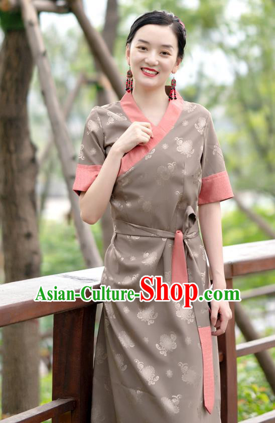 China Traditional Xizang Tibetan Khaki Brocade Dress Costume Zang Nationality Minority Heishui Dance Bola Clothing