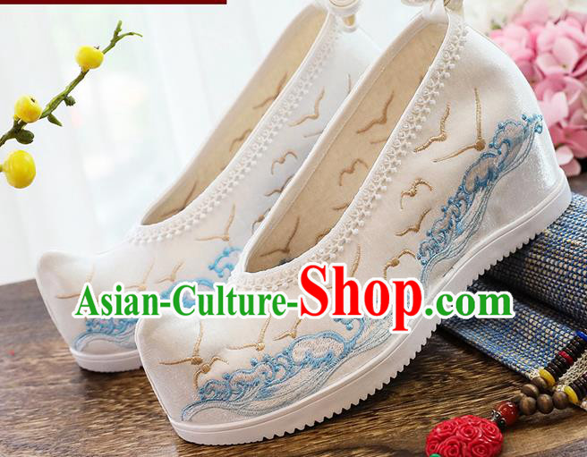 China Traditional Embroidered Waves Shoes Handmade White Cloth Shoes National Woman Wedges Shoes