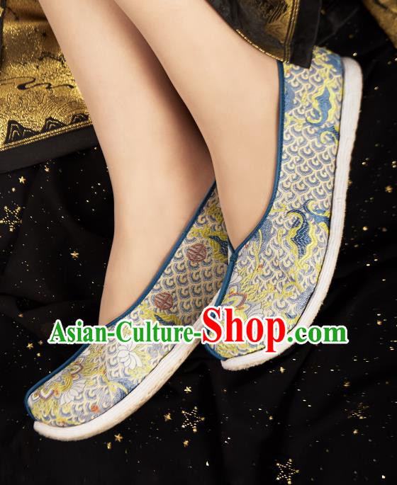 China Traditional Ming Dynasty Hanfu Shoes Handmade Classical Bat Pattern Brocade Shoes Ancient Princess Shoes