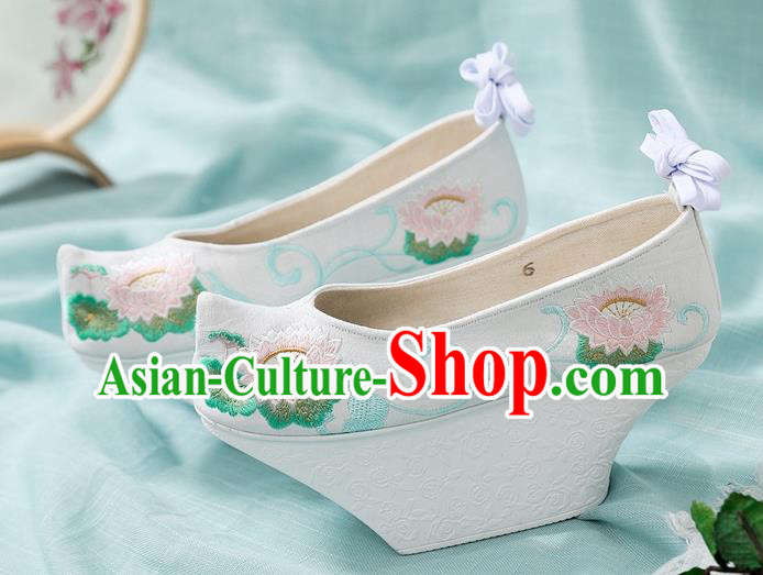 China Handmade Saucers Shoes Traditional Qing Dynasty Imperial Concubine Shoes Embroidered Lotus White Cloth Shoes