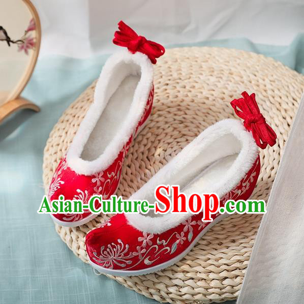 Chinese Classical Wedge Heel Shoes National Woman Winter Shoes Embroidered Chrysanthemum Red Cloth Shoes