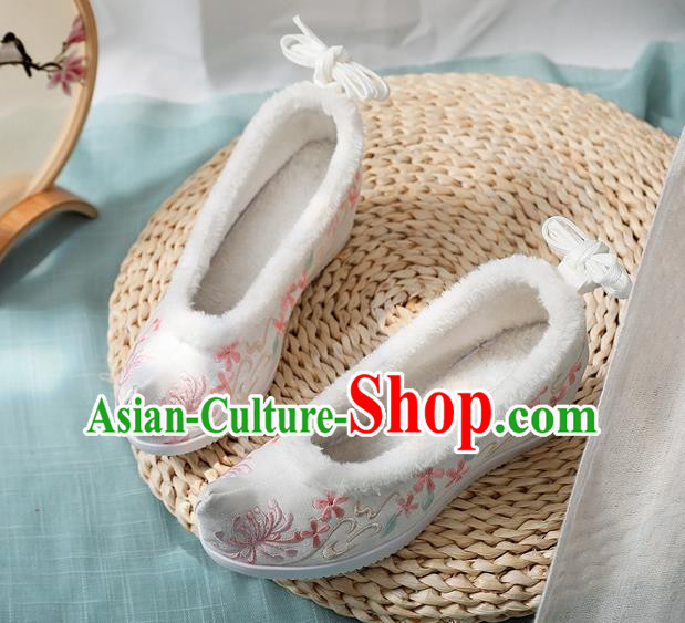 Chinese National Winter Shoes Embroidered Chrysanthemum White Cloth Shoes Classical Dance Wedge Heel Shoes