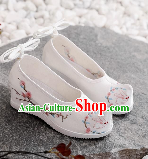 Chinese Embroidered White Cloth Shoes National Woman Shoes Traditional Hanfu Wedge Heel Shoes