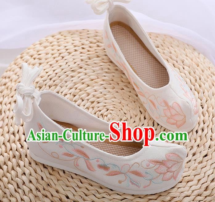 China Traditional Ming Dynasty Princess Shoes White Cloth Embroidered Shoes Ancient Hanfu Shoes