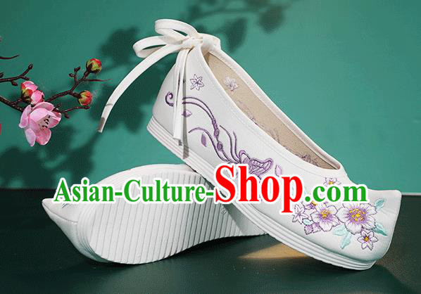 China Classical Embroidered Butterfly Flowers Shoes Traditional Ming Dynasty Hanfu Shoes Princess Shoes
