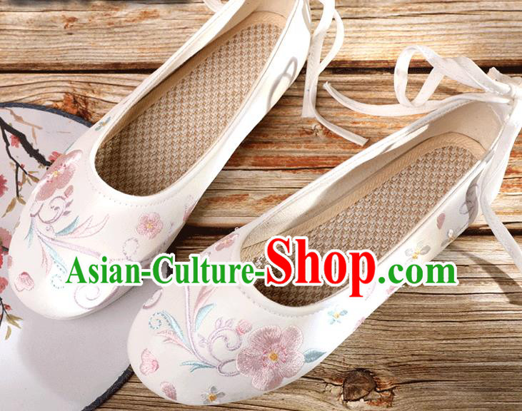 China Traditional Beijing Cloth Shoes Embroidery Plum Blossom Shoes National Woman Dance Shoes