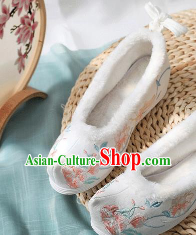 China Handmade White Cloth Hanfu Shoes Traditional Embroidered Shoes National Winter Cotton Shoes