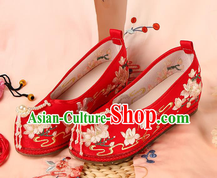 Chinese Ancient Ming Dynasty Princess Shoes Embroidered Red Satin Shoes Traditional Wedding Pearls Toe Hanfu Shoes