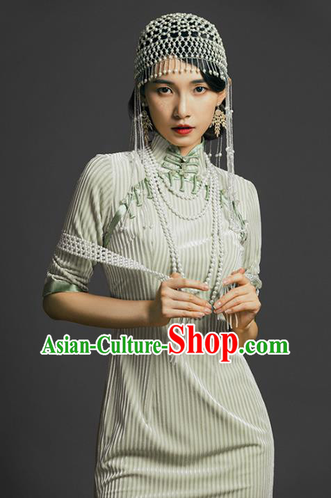 China Classical Stand Collar Cheongsam Traditional Young Lady Light Green Qipao Dress