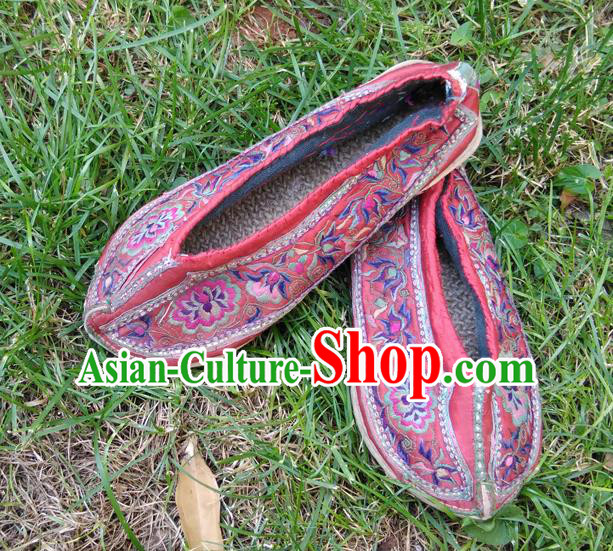 Chinese Traditional Yi Nationality Wedding Shoes Yunnan Ethnic Embroidered Shoes National Red Cloth Shoes