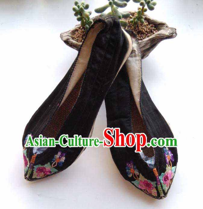 Chinese Yunnan Ethnic Shoes National Handmade Black Embroidered Shoes Traditional Yi Nationality Strong Cloth Soles Shoes