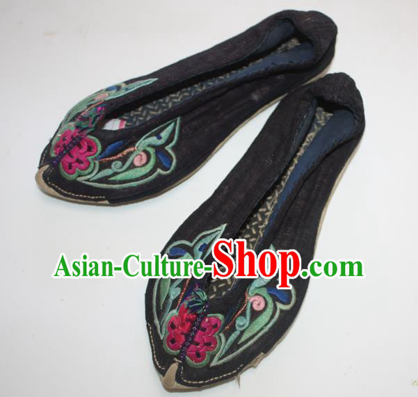 Chinese Handmade Black Embroidered Shoes Traditional Yunnan Yi Nationality Woman Shoes National Ethnic Strong Cloth Soles Shoes