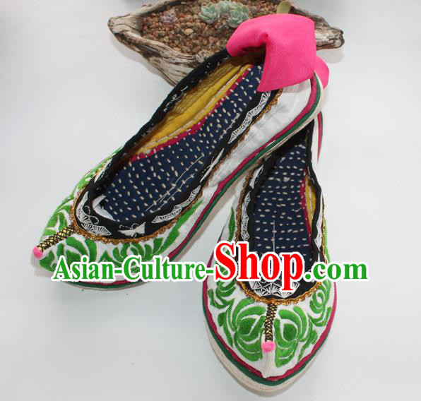 Chinese Traditional Yi Nationality Shoes National Strong Cloth Soles Shoes Ethnic Woman Shoes Handmade White Satin Embroidered Shoes