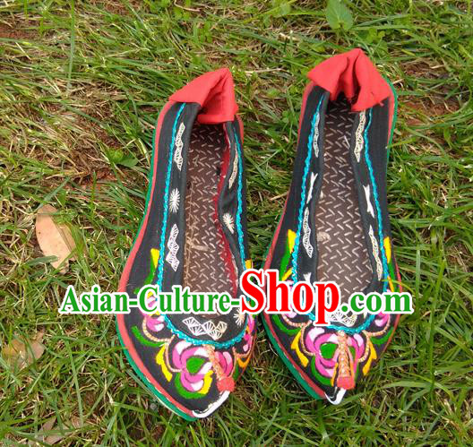 Chinese Yunnan Ethnic Black Embroidered Shoes National Cloth Shoes Traditional Yi Nationality Folk Dance Shoes