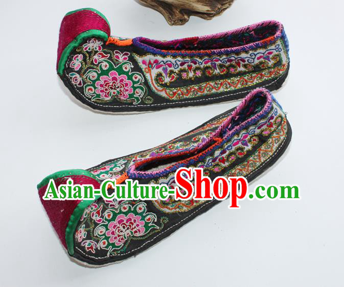 Chinese Traditional Court Black Cloth Shoes Handmade Full Embroidered Shoes Yi Nationality Shoes Yunnan Ethnic Dance Shoes