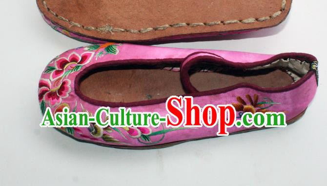 Chinese Yi Nationality Folk Dance Shoes Handmade Yunnan Ethnic Woman Shoes Traditional Pink Satin Embroidered Shoes
