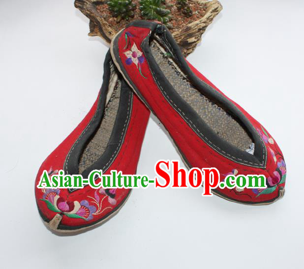 Chinese Yi Nationality Embroidered Shoes Yunnan Ethnic Dance Shoes Handmade Red Cloth Shoes