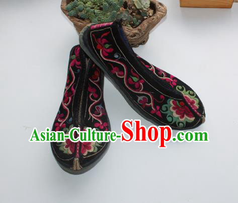 Chinese Yunnan National Female Shoes Handmade Ethnic Black Cloth Shoes Yi Nationality Dance Embroidered Shoes