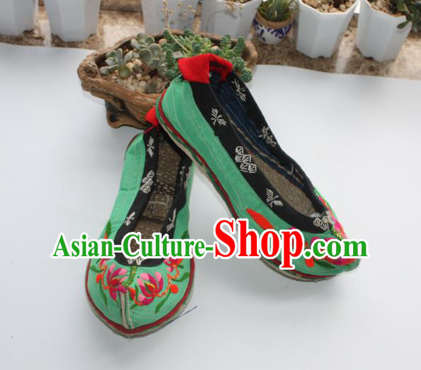 Chinese Handmade Ethnic Embroidered Green Cloth Shoes Yunnan Yi Nationality Dance Shoes National Female Shoes