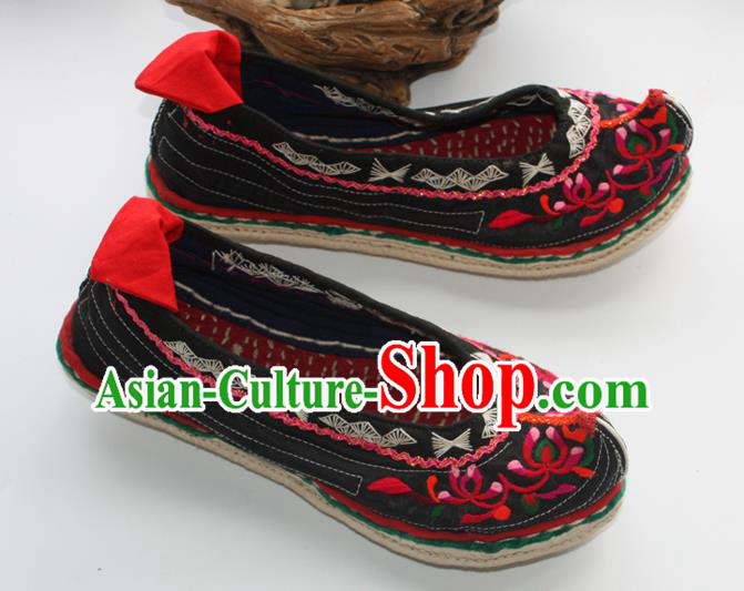 Chinese Yi Nationality Folk Dance Shoes National Yunnan Female Shoes Handmade Ethnic Black Cloth Embroidered Shoes