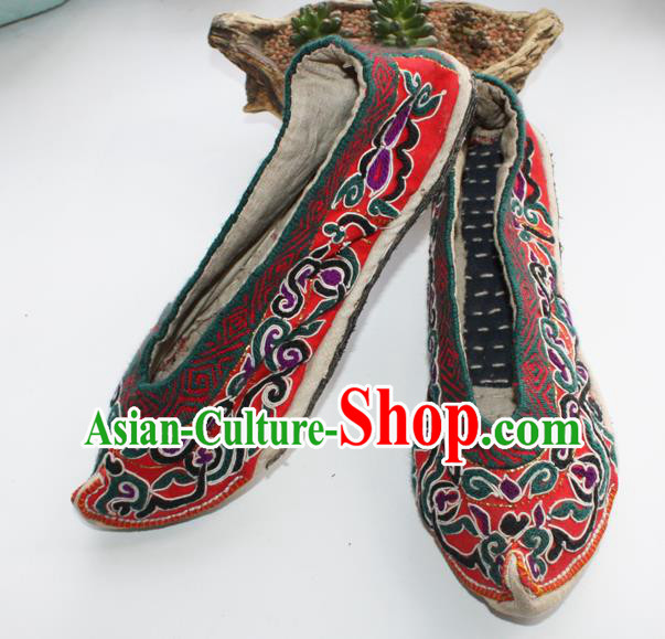Chinese Handmade Wedding Strong Cloth Soles Shoes Shui Nationality Full Embroidered Shoes Yunnan Ethnic Red Shoes