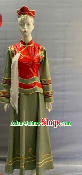 Chinese Ewenki Nationality Clothing Evenki Minority Folk Dance Dress Uniforms Heilongjiang Ethnic Wedding Garment Costume and Hat