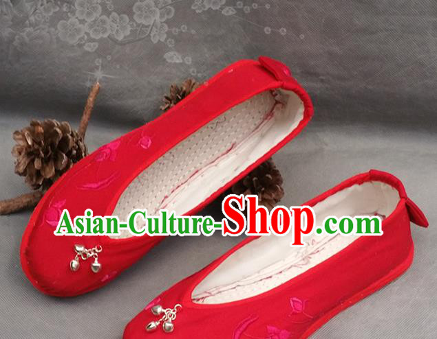 Handmade China Yunnan Ethnic Wedding Shoes Folk Dance Shoes National Woman Red Velvet Shoes