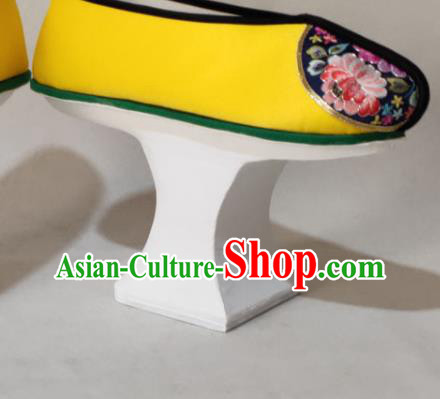 China Traditional Peking Opera Diva Yellow Satin Shoes Beijing Opera Hua Tan Embroidered Shoes Qing Dynasty Imperial Consort Shoes