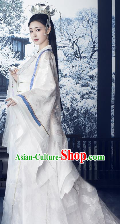 China Traditional Qin Dynasty Court Beauty Historical Clothing Ancient Imperial Consort White Hanfu Dress Garments and Headpieces