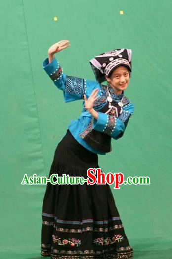 Chinese Ethnic Stage Performance Outfits Guizhou Nationality Clothing Woman Festival Dance Garments Bouyei Minority Folk Dance Dress