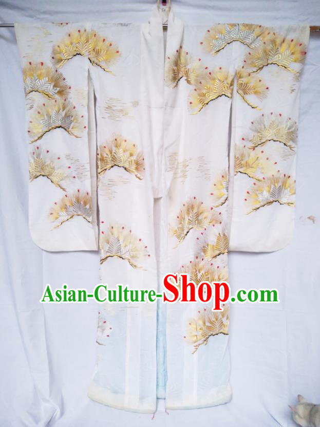 Japan Wedding Embroidered Garment Costume Traditional White Silk Yukata Dress Classical Pine Pattern Uchikake Kimono Clothing
