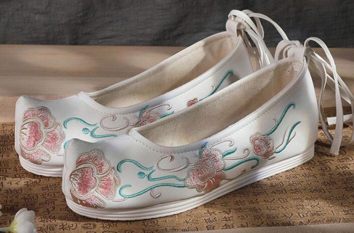 China Song Dynasty Shoes Traditional Hanfu Shoes White Cloth Shoes Embroidered Peony Shoes Ancient Princess Shoes