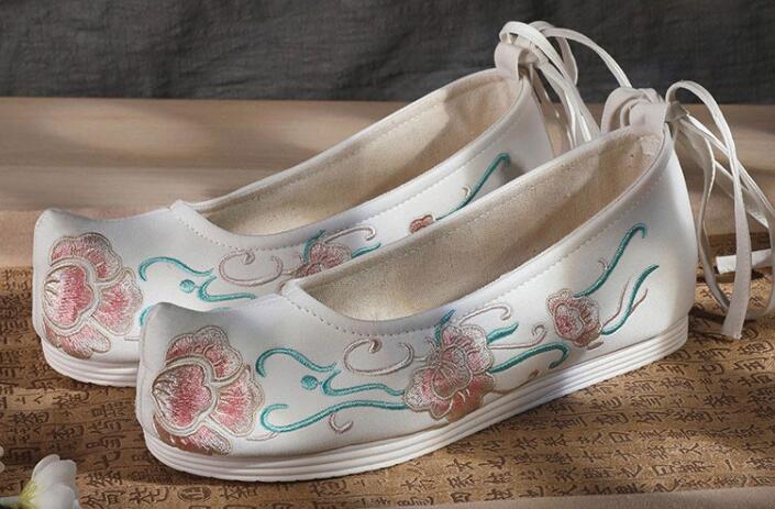 China Song Dynasty Shoes Traditional Hanfu Shoes White Cloth Shoes Embroidered Peony Shoes Ancient Princess Shoes